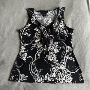 LIKE NEW White House Black Market Floral Ruffle V-neck
